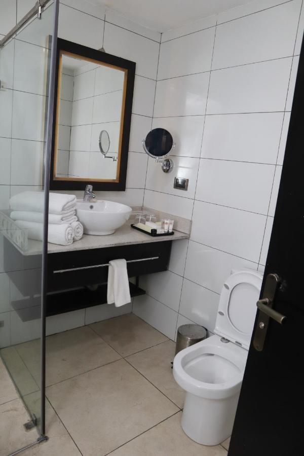 Monty Suites Calabar Exterior foto